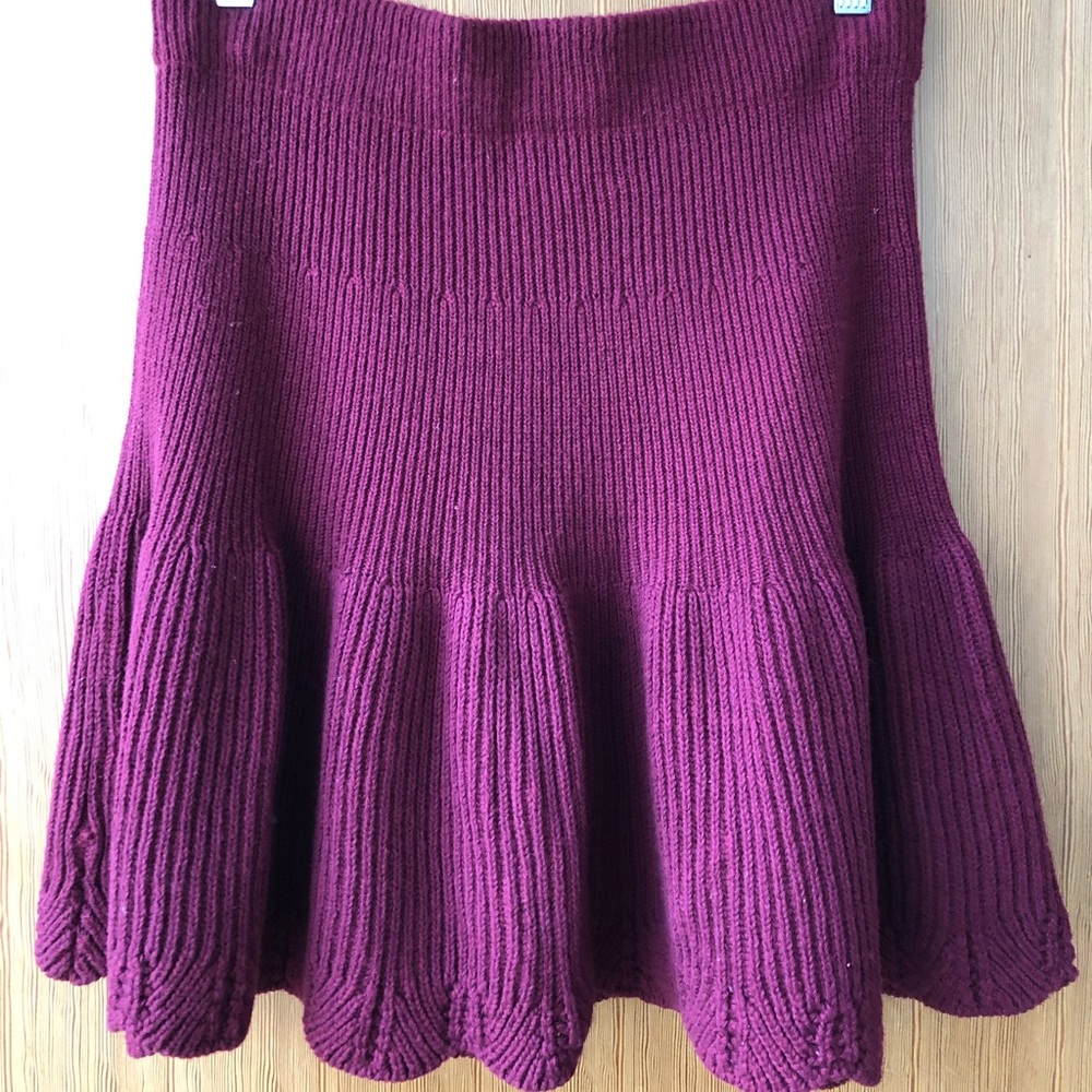 Anthropologie knitted skirt in maroon/deep red.